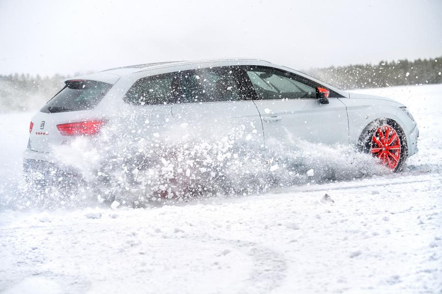  Seat Leon ST Cupra 300 2017 года  (WW) (фото 28 из 49)